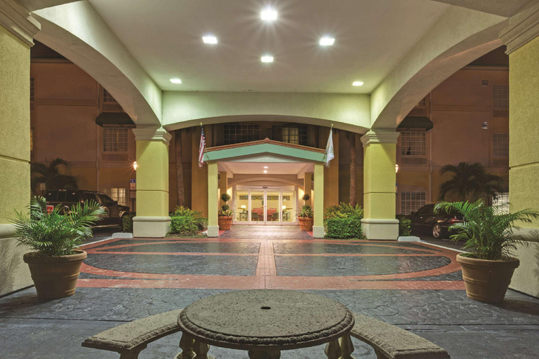Exterior & Views 2, Stay Well Inn & Suites, Lee