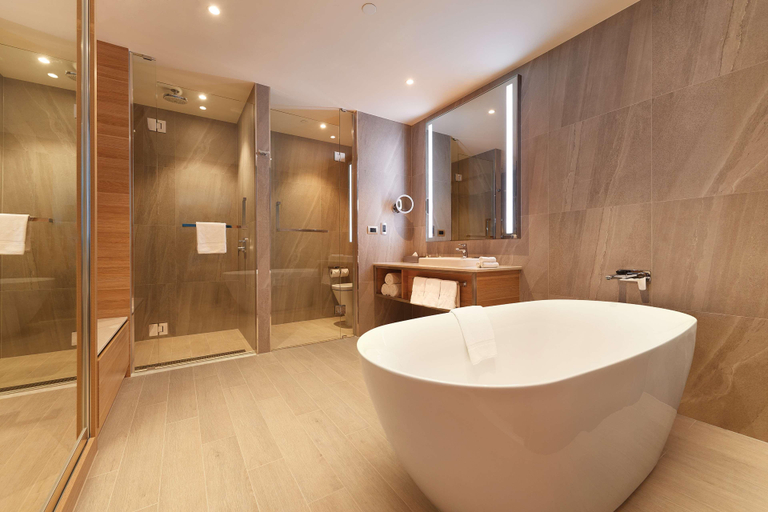 Bathroom 5, DoubleTree by Hilton Perth Waterfront, Perth