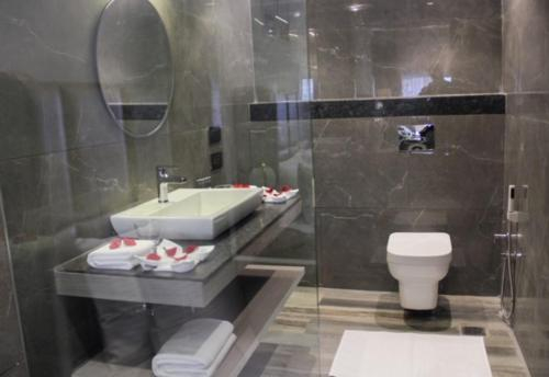 HOTEL DISTRICT 5, Panchkula