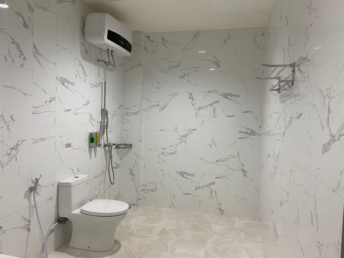 Bathroom 5, Sumbawa Grand Hotel, Sumbawa