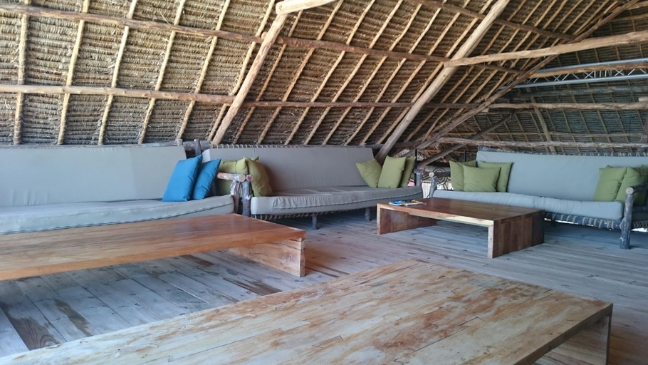 Food & Drinks 5, Nur Beach Resort, Kusini
