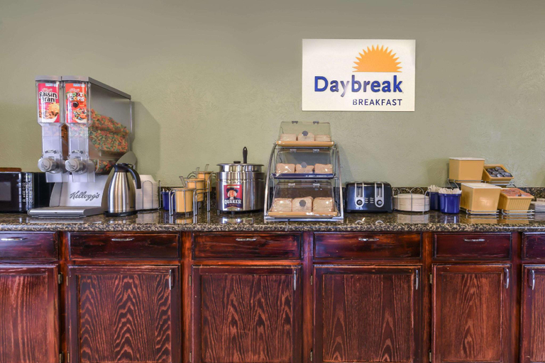 Food & Drinks 5, Days Inn By Wyndham Granbury, Hood