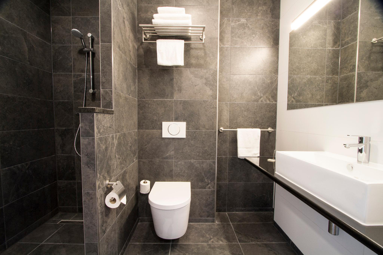 Bathroom 5, Bastion Hotel Eindhoven Waalre, Waalre