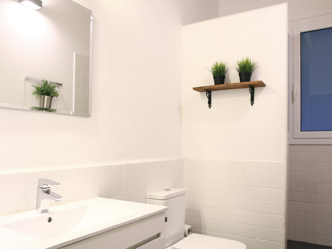 Bathroom 4, Bird House, Barcelona