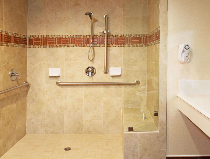 Bathroom 3, Travelodge by Wyndham Ocean Front, Orange