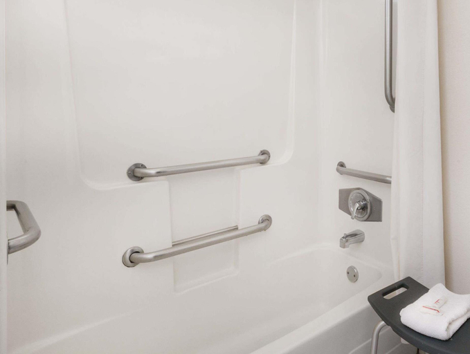Bathroom 4, Super 8 by Wyndham Corning, Tehama