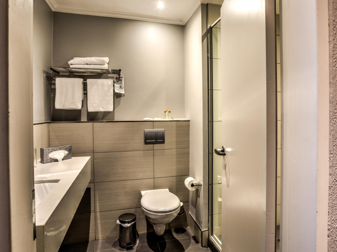 Bathroom 5, City Lodge Hotel Bloemfontein, Mangaung