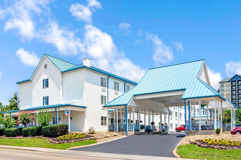 Exterior & Views 1, Ramada by Wyndham Pigeon Forge North, Sevier