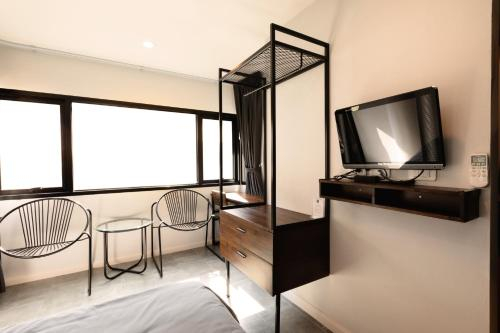Shared lounge/TV area 3, WiRE Bangkok Prakhanong, Khlong Toey