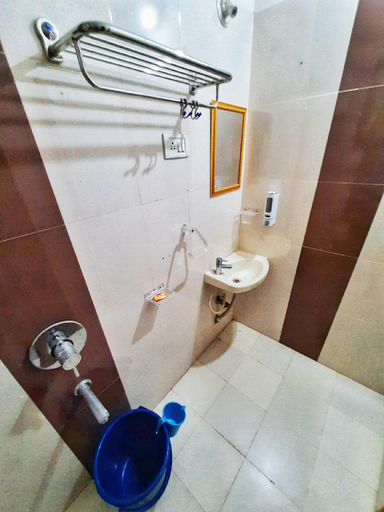 Bathroom, The Palm View, Daman