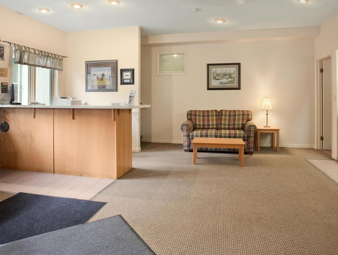 Public Area 3, Travelodge by Wyndham Bracebridge, Muskoka