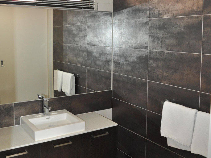 Bathroom 3, Brougham Arms Hotel, Gr. Bendigo - Inner East