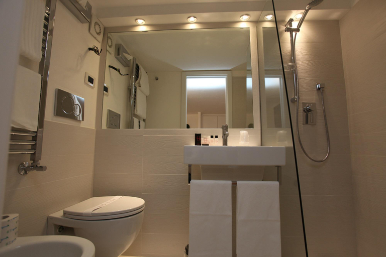 Bathroom 2, LHP Suite Termini, Rome