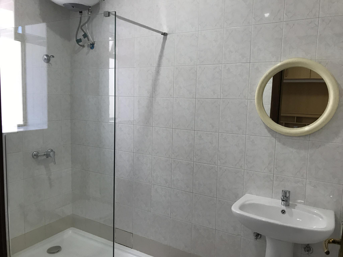 Bathroom 4, Triton, Saint Paul's Bay