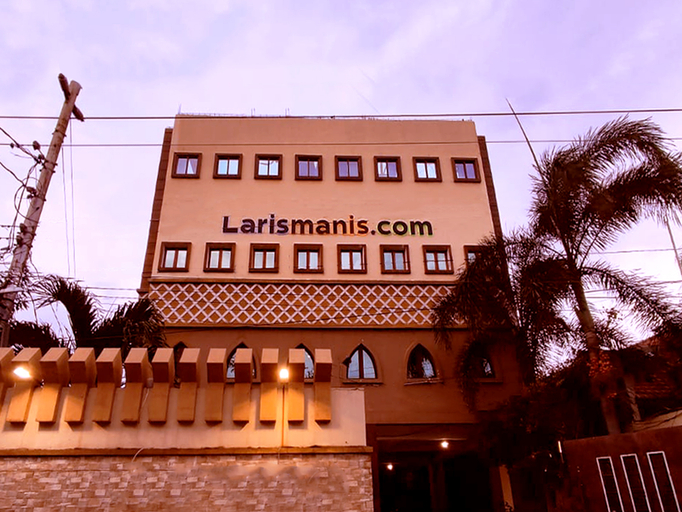 Exterior & Views 5, Hotel Larismanis Syariah, Semarang