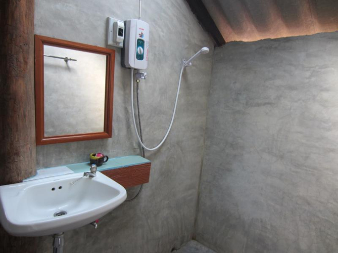 Bathroom 4, Pai Porpeang Guesthouse, Pai