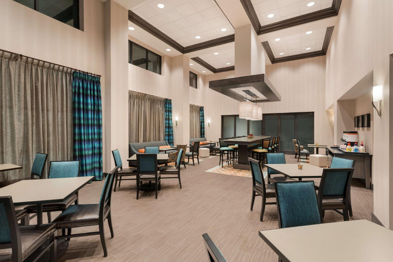 Food & Drinks 4, Hampton Inn & Suites West Des Moines/SW-Mall Area, Dallas