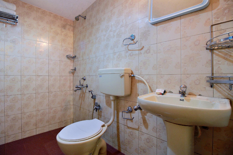 Bathroom 4, Pine Borough Inn, Dindigul