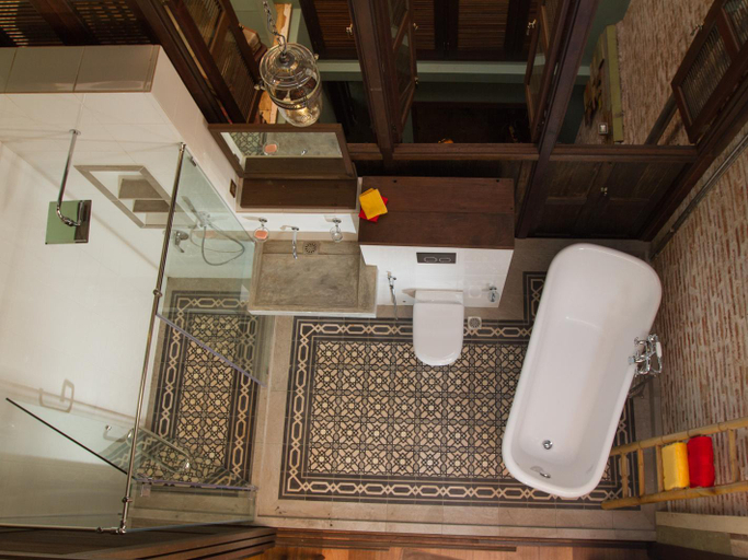 Bathroom 4, You Le Yuen Heritage Guesthouse, Pulau Penang