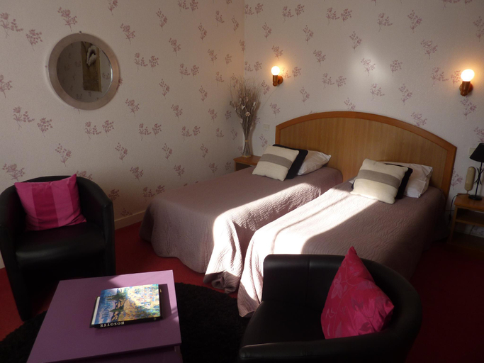 Bedroom 3, Hotel A La Renommee, Yonne