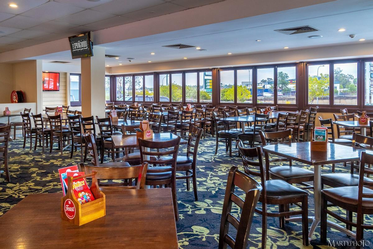 Food & Drinks 5, Nightcap at Springwood Hotel, Springwood