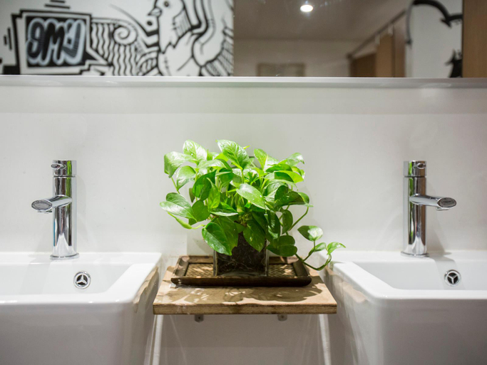 Bathroom 5, The Mahjong Boutique Hostel, Kowloon