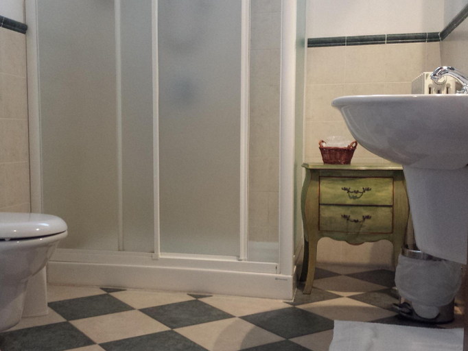 Bathroom 3, Volivia Relais Hotel, Mantua