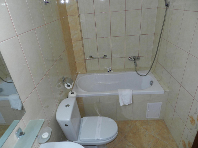 Bathroom 3, Hotel Condor, Oravita