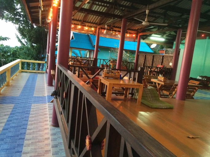 Food & Drinks