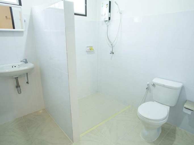 Bathroom, Les Fleurs House, Takua Pa