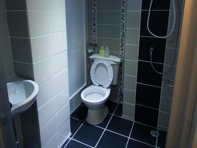 Bathroom 4, To Zleep Hotel, Takua Pa