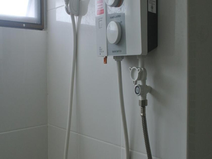 Bathroom 2, Thanaphat Apartment, Muang Songkhla