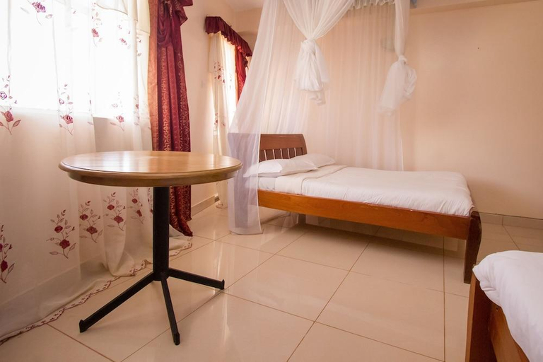 Bedroom 2, Dan's Hotel, Nyaribari Chache