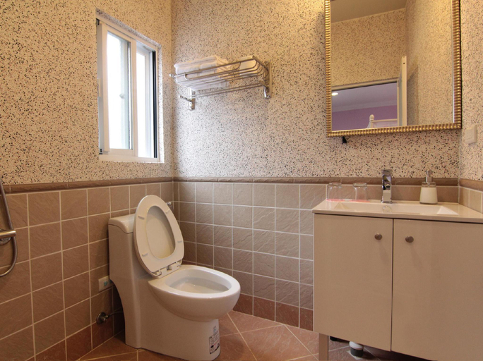 Bathroom 3, Beautiful Life Hostel, Yilan
