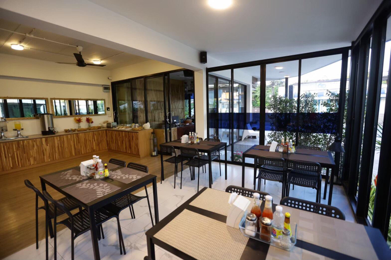 Food & Drinks 5, First Residence, Mae Rim