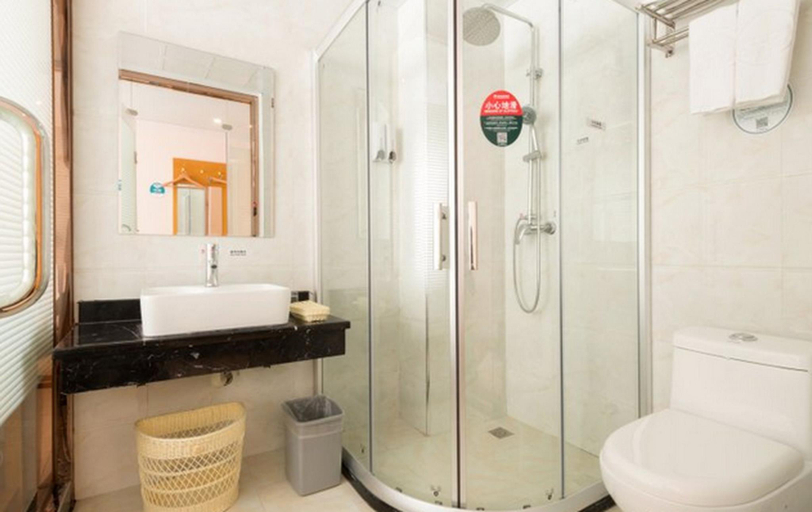 Bathroom, GreenTree Inn Yangshuo West Street Express Hotel, Guilin
