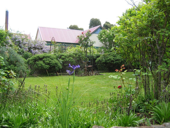 Others 4, Crabtree House, Huon Valley