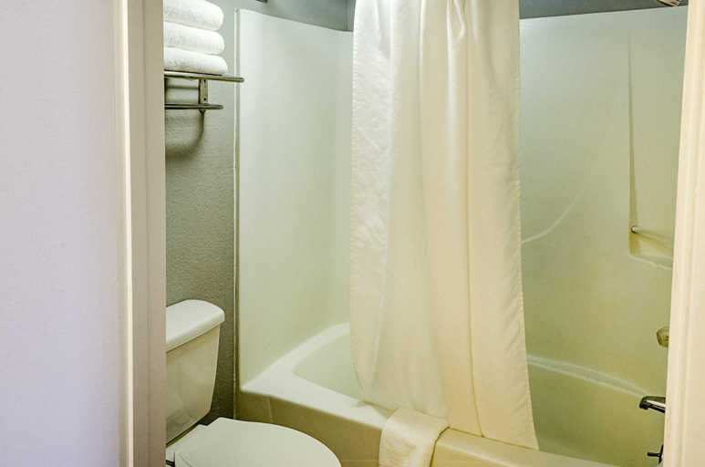 Bathroom 4, Rodeway Inn Panama City, Bay