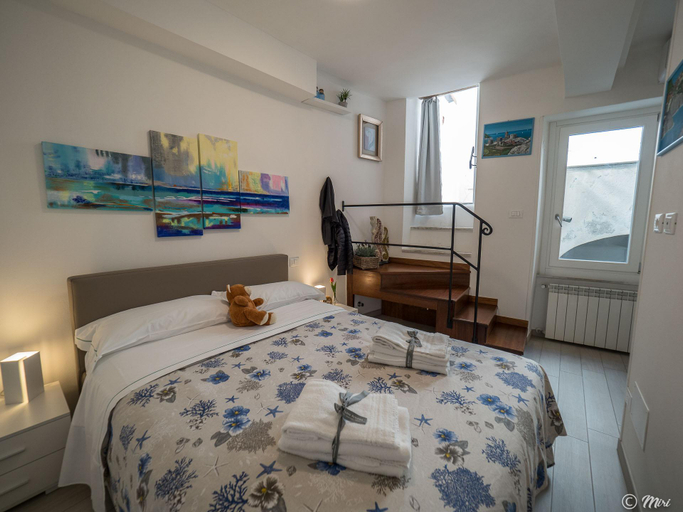 Bedroom 2, Cornabrugia Patio Apartment, La Spezia