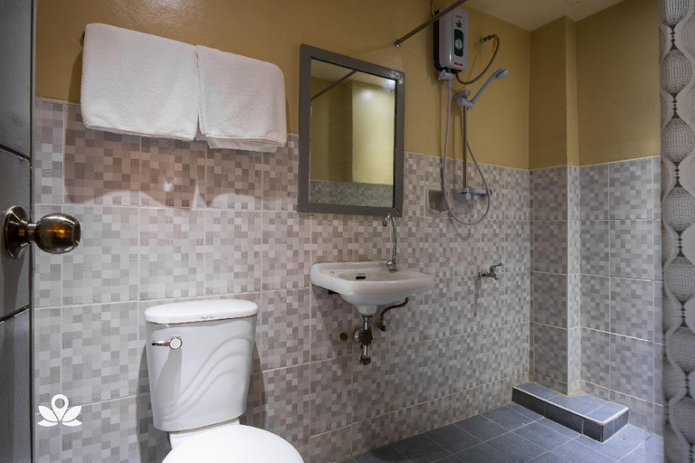 Bathroom 4, ZEN Rooms Acme Inn Subic, Olongapo City