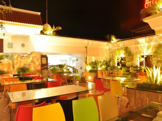 Food & Drinks