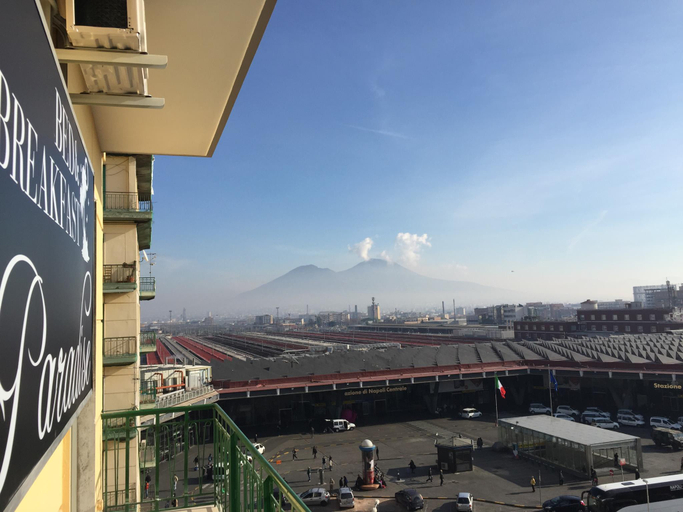 Others 5, B&B Paradise, Napoli