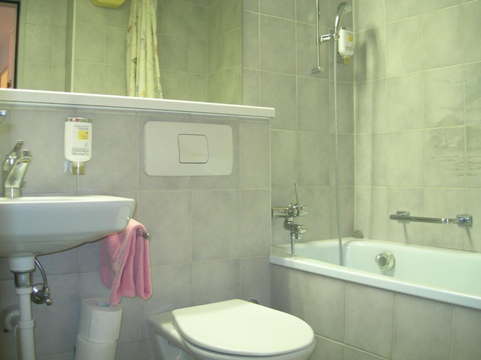 Bathroom 4, Crystal, Interlaken