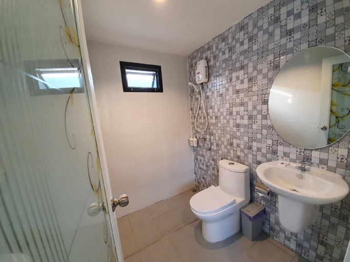 Bathroom 3, Bannjamjuree Resort Sattahip, Sattahip