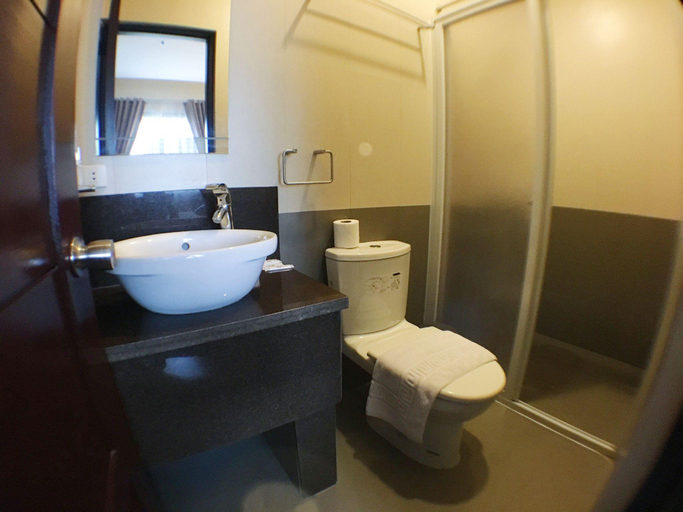 Bathroom 2, West Loch Park Hotel, Santo Domingo