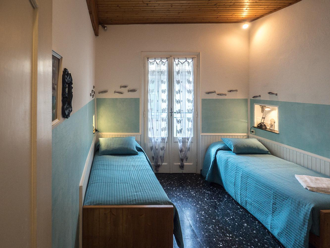 Bedroom 2, Recanissu Apartment with balcony & AC, La Spezia