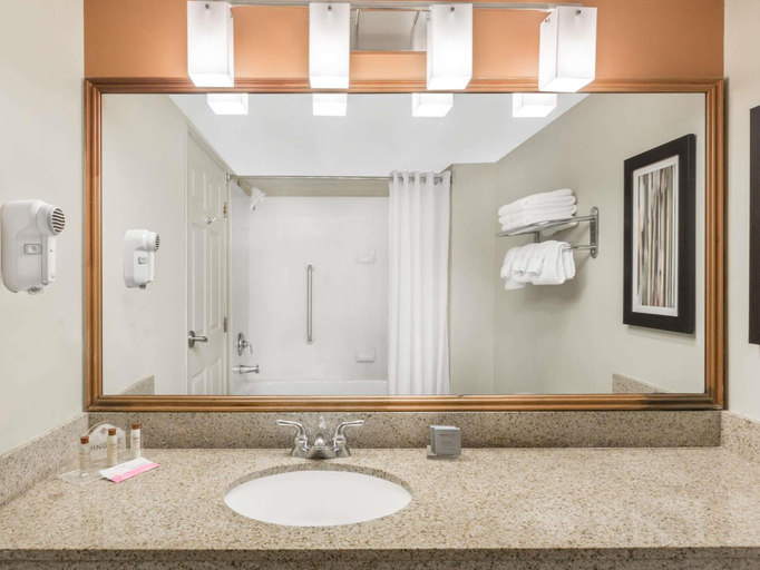 Bathroom 4, Wingate by Wyndham West Monroe, Ouachita
