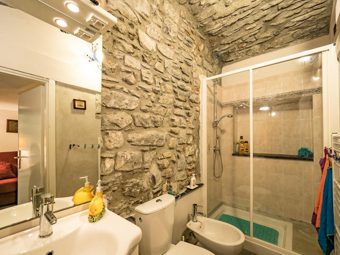 Bathroom 4, Petrella's Point Studio, La Spezia