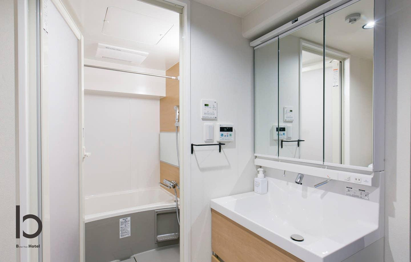 Bathroom 2, ORIGAMINN 302 & 5 mins PeacePark, Hiroshima