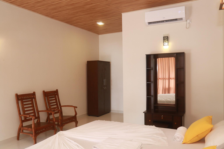 Bedroom 1, Serene Beach Hotel, Dickwella